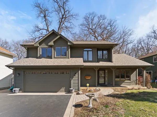 $420,000 | 203 Valley Drive, Oakwood Hills, IL 60013