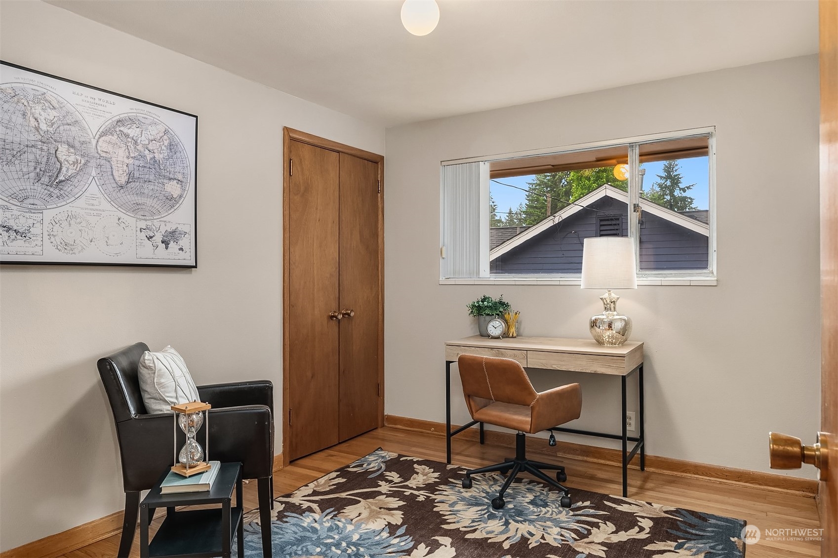 17512 Fremont Avenue North Shoreline, WA 98133 - Photo 17 of 35 a workspace with furniture and a window