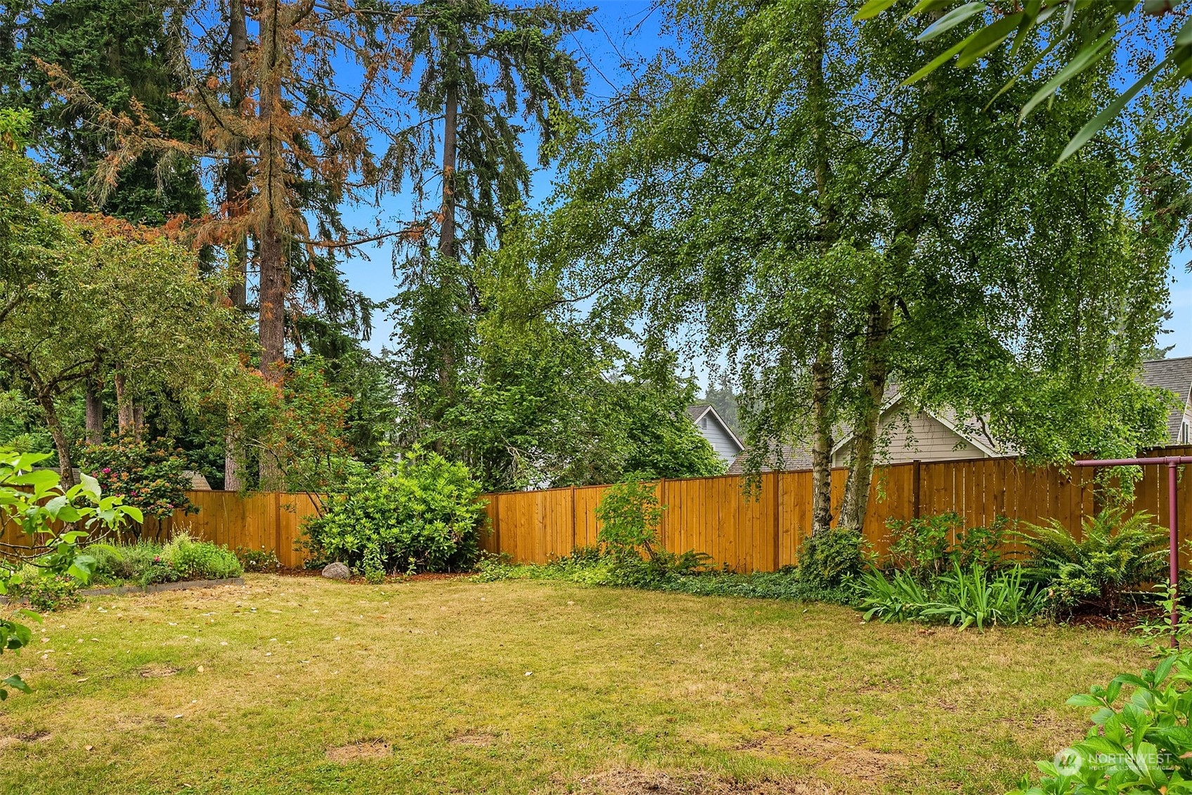 17512 Fremont Avenue North Shoreline, WA 98133 - Photo 27 of 35 a backyard of a house