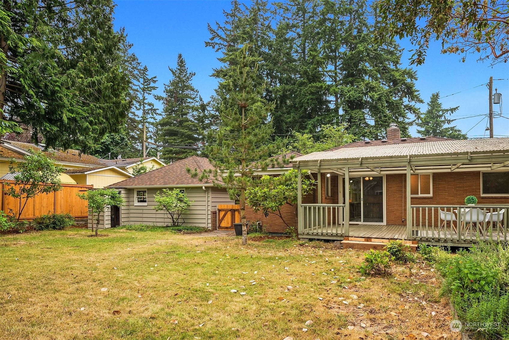 17512 Fremont Avenue North Shoreline, WA 98133 - Photo 29 of 35 a front view of a house with garden