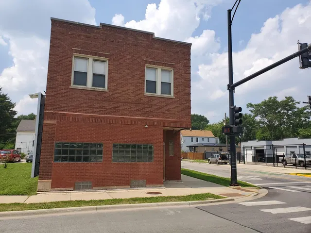 $1,300 | 10000 South Michigan Avenue, Unit 1, Chicago, IL 60628