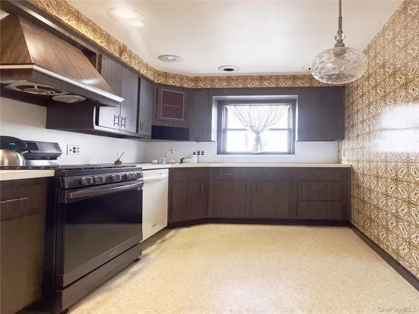 $1,200,000 | 64-56 Woodbine Street | Ridgewood