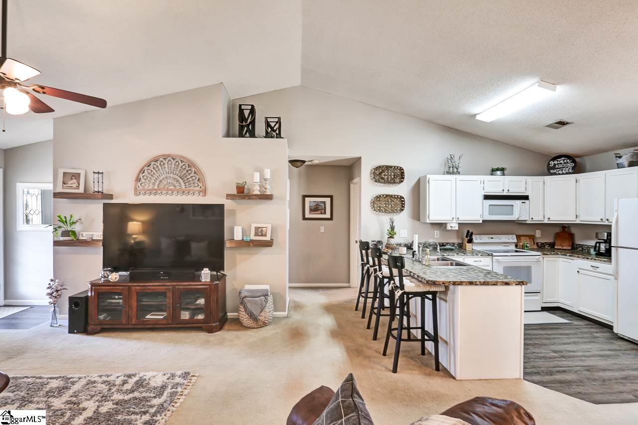 709 Robinson Road Greer, SC 29651 - Photo 14 of 32