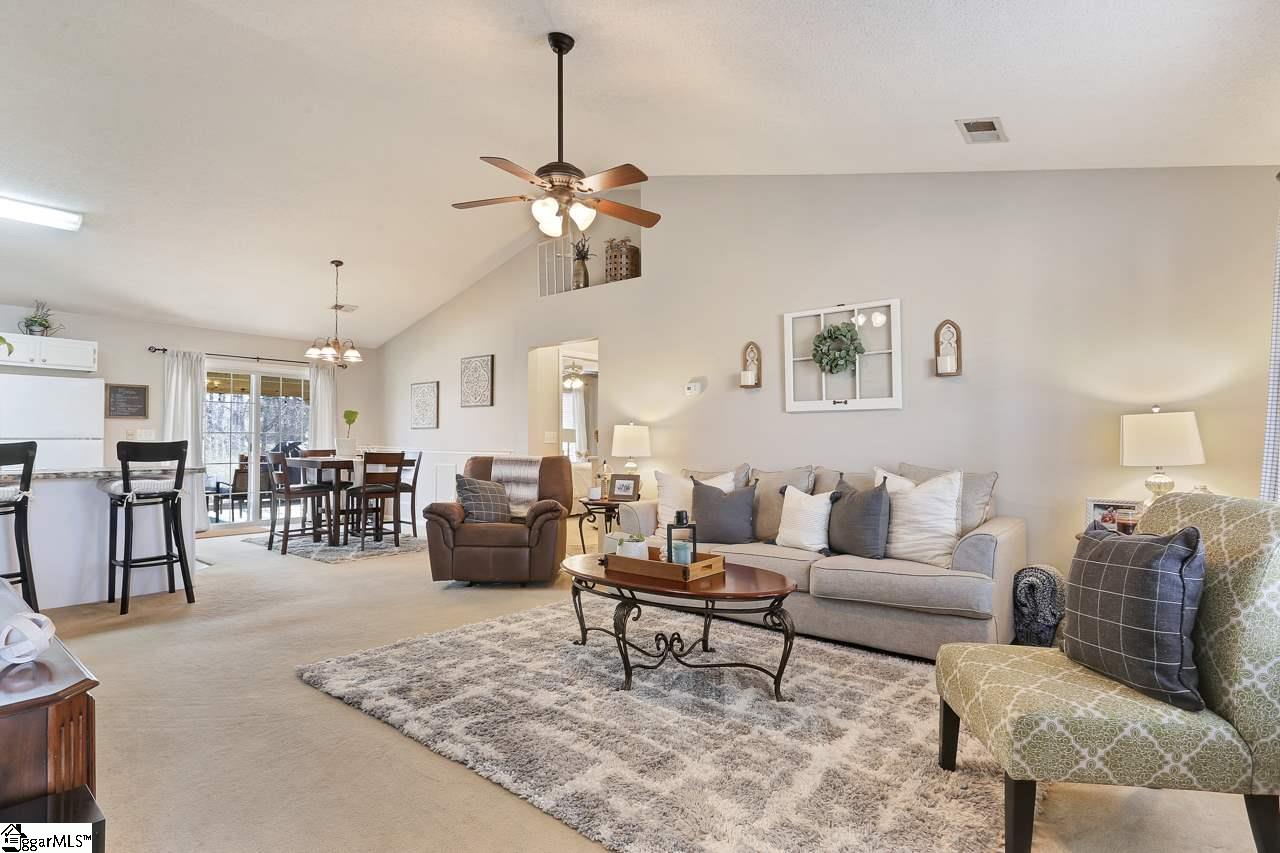 709 Robinson Road Greer, SC 29651 - Photo 3 of 32