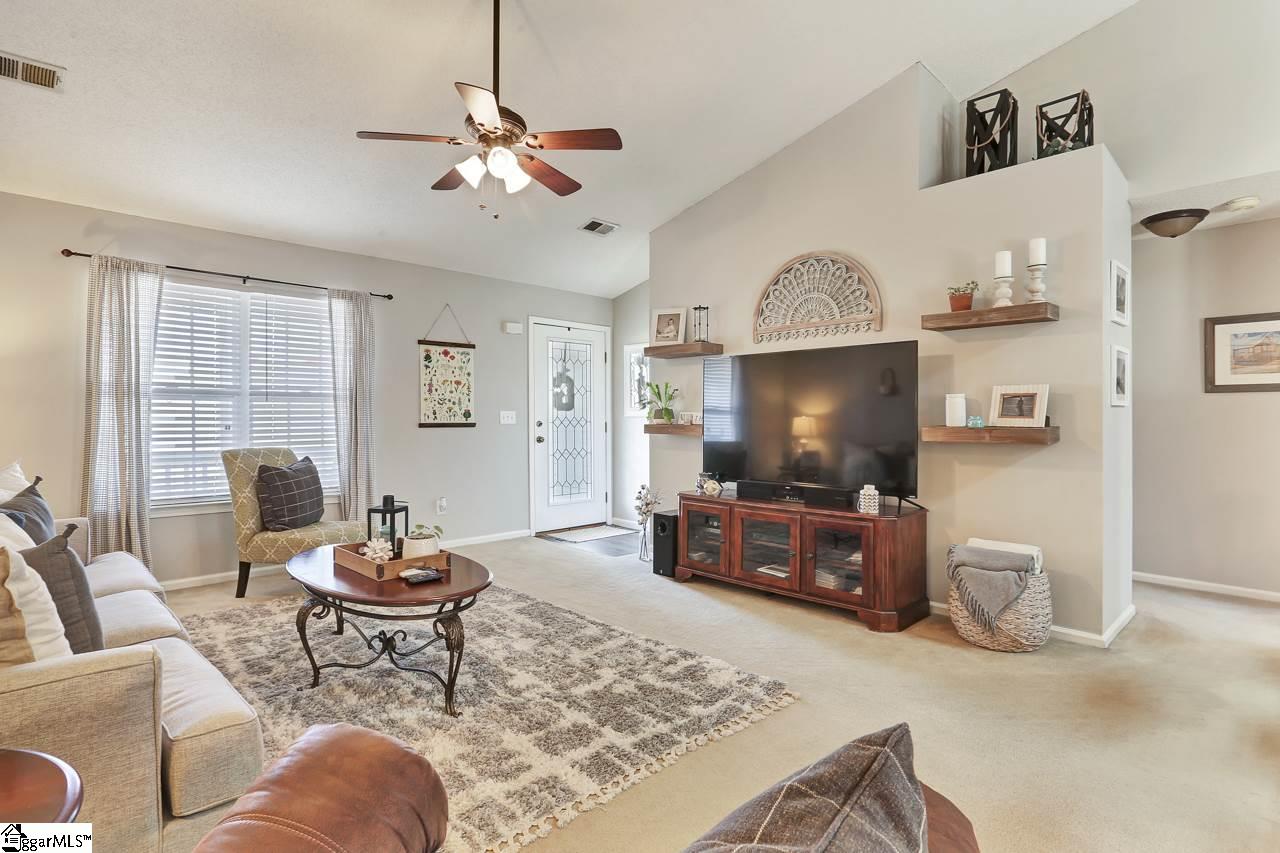 709 Robinson Road Greer, SC 29651 - Photo 6 of 32