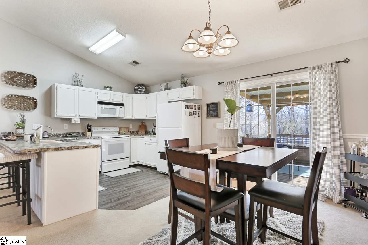 709 Robinson Road Greer, SC 29651 - Photo 8 of 32