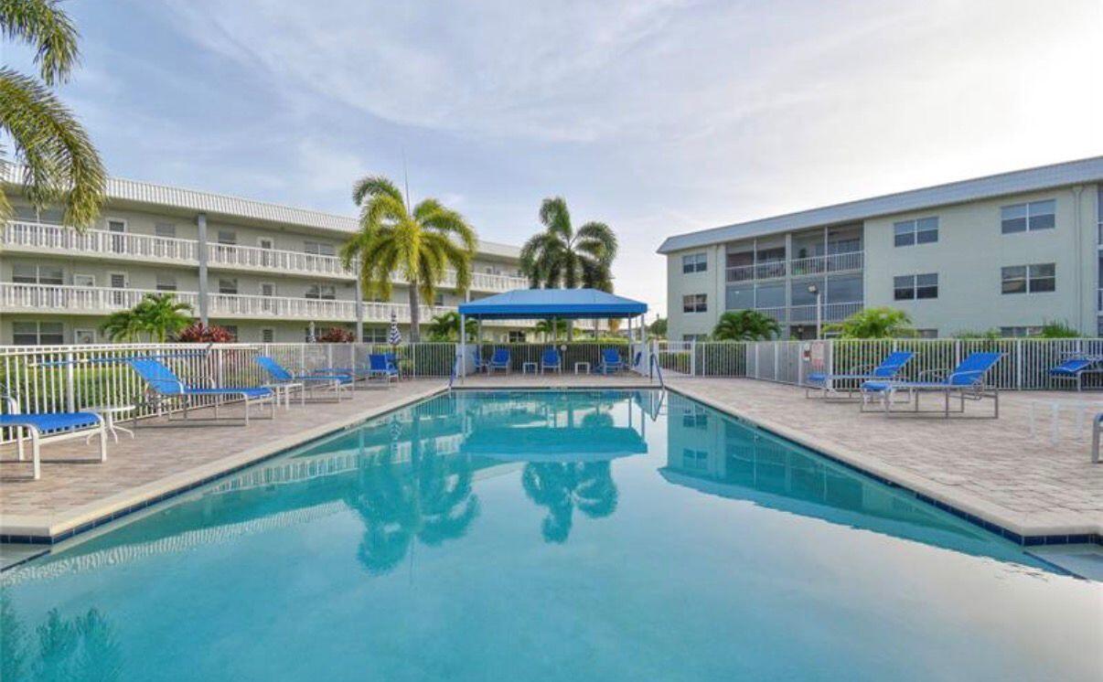 9880 Marina Boulevard, Unit 1520 Boca Raton, FL 33428 - Photo 31 of 36 Pool
