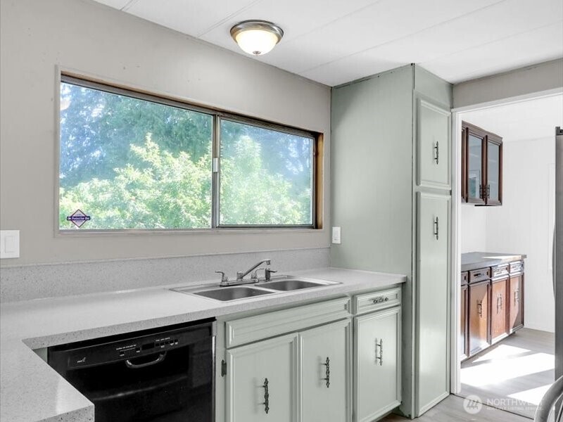 15430 Southeast 116th Street Renton, WA 98059 - Photo 11 of 40