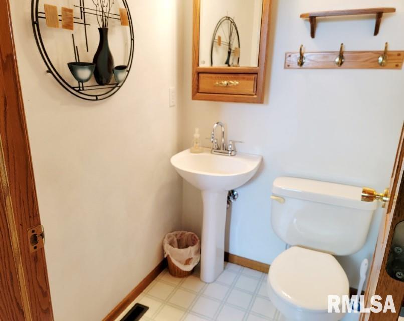 23248 North Cherokee Road Cuba, IL 61427 - Photo 32 of 50