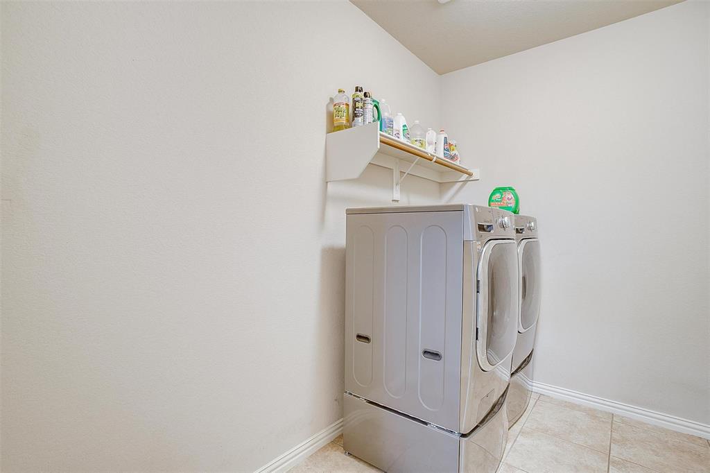2536 Glenn Ranch Drive Burleson, TX 76028 - Photo 37 of 40 a view of hallway with washer and dryer