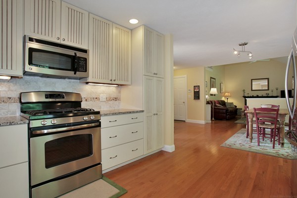 22 Robinson Road Westford, MA 01886 - Photo 6 of 26 Gallery Image 6
