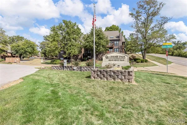 $220,000 | 5162 Hollow Wood Court, Unit D, St. Louis, MO 63128