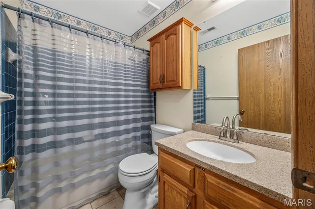 $225,000 | 5162 Hollow Wood Court, Unit D, St. Louis, MO 63128