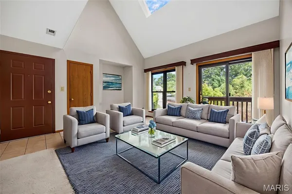 $210,000 | 5162 Hollow Wood Court, Unit D, St. Louis, MO 63128