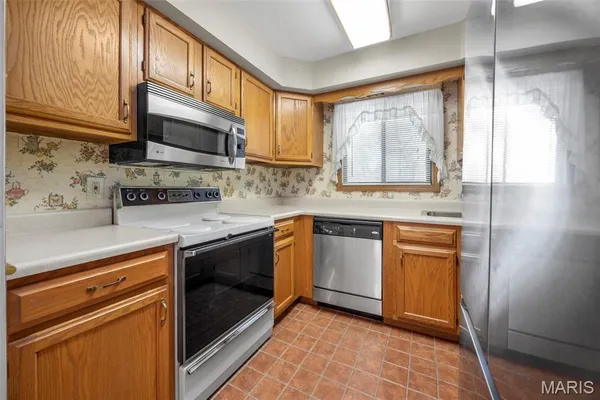 $210,000 | 5162 Hollow Wood Court, Unit D, St. Louis, MO 63128