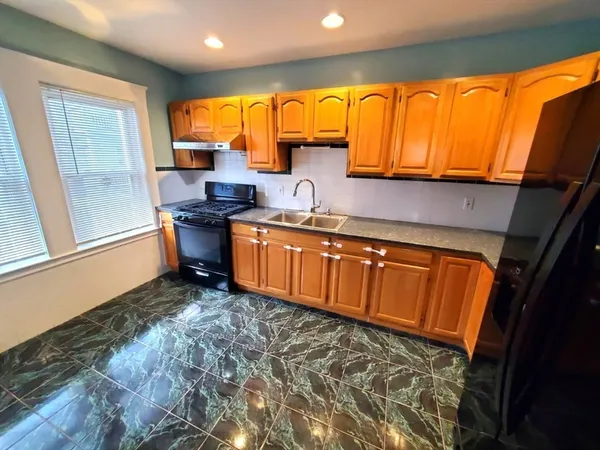 $2,950 | 32 Glenrose Road, Unit 1, Boston, MA 02124
