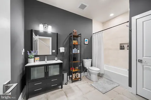 $560,000 | 1115 North American Street, Unit E7, Philadelphia, PA 19123