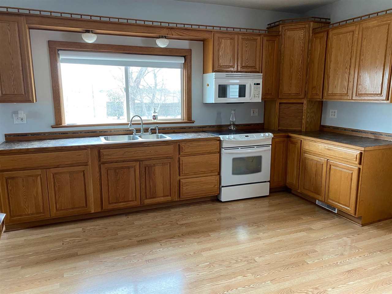 5028 3 Mile Road Bay City, MI 48706 - Photo 9 of 31