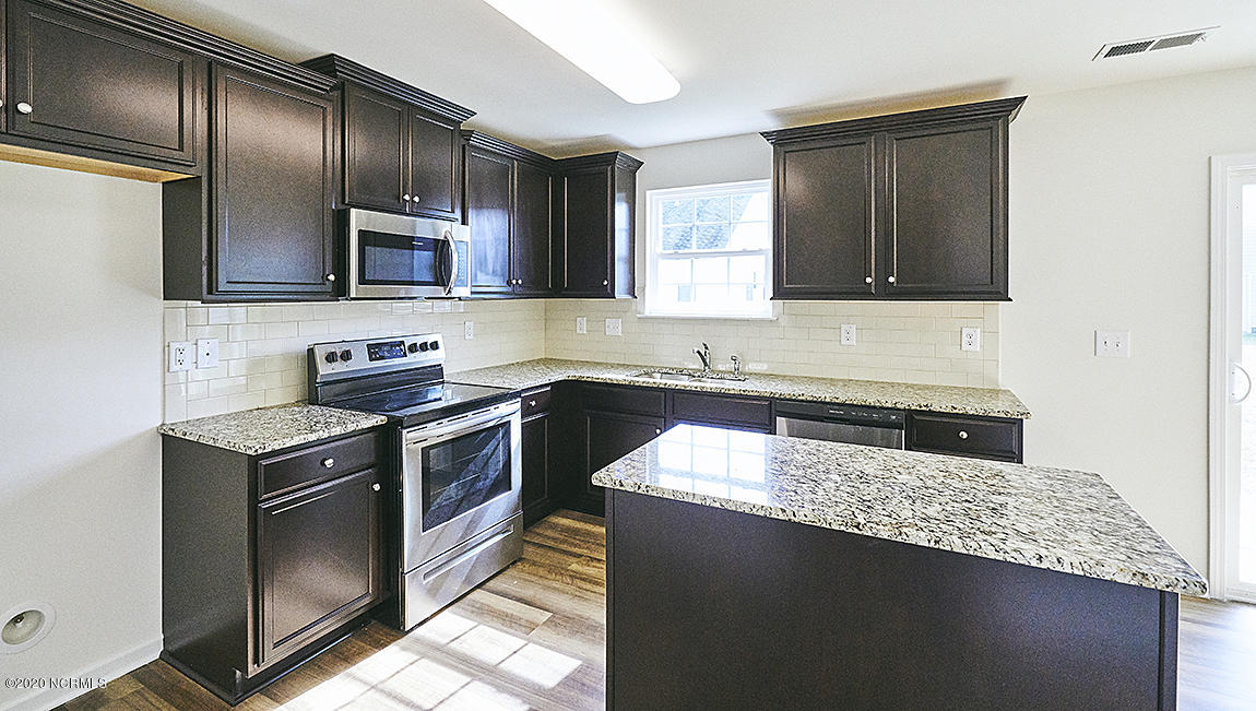 302 Frida Road New Bern, NC 28560 - Photo 15 of 30 Lake-Tyler_302-Frida-Rd_Biltmore-B_Dark-