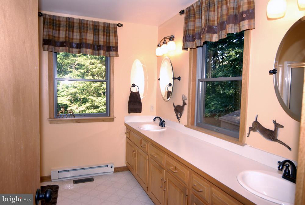 2283 Laurel Ridge Road Narvon, PA 17555 - Photo 10 of 24 Gallery Image 10