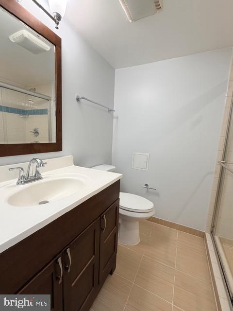 5915 Kingsford Road, Unit 365 Springfield, VA 22152 - Photo 23 of 28 a bathroom with a sink and a toilet
