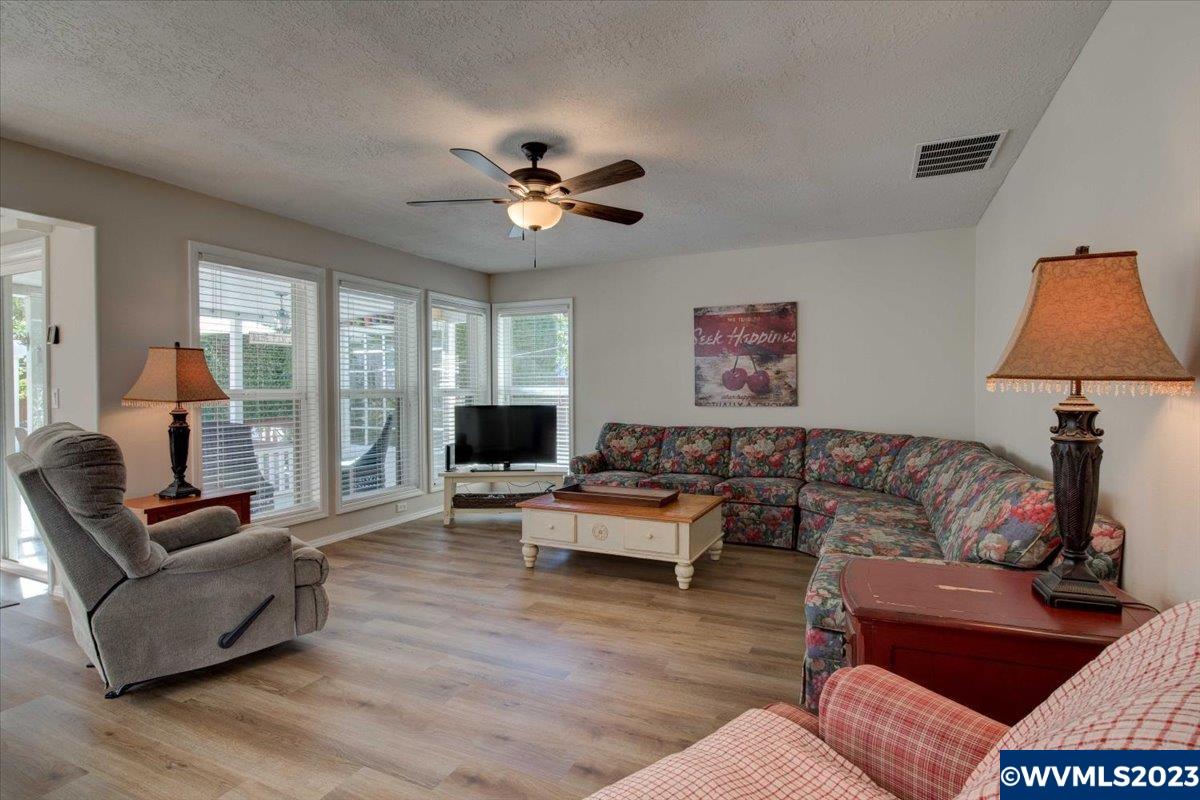 1146 Keystone Loop Northeast Keizer, OR 97303 - Photo 12 of 40 Gallery Image 12