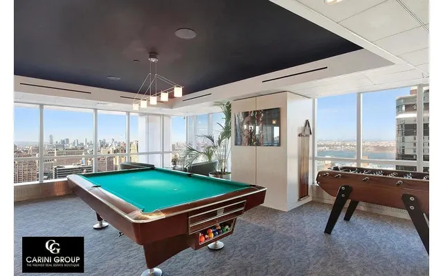 $1,250,000 | 350 West 42nd Street, Unit 46E | Hell's Kitchen