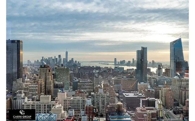 $1,250,000 | 350 West 42nd Street, Unit 46E | Hell's Kitchen