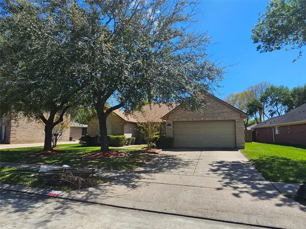 $2,400 | 9506 Rustic Gate Road, La Porte, TX 77571