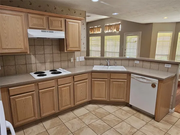 $2,400 | 9506 Rustic Gate Road, La Porte, TX 77571