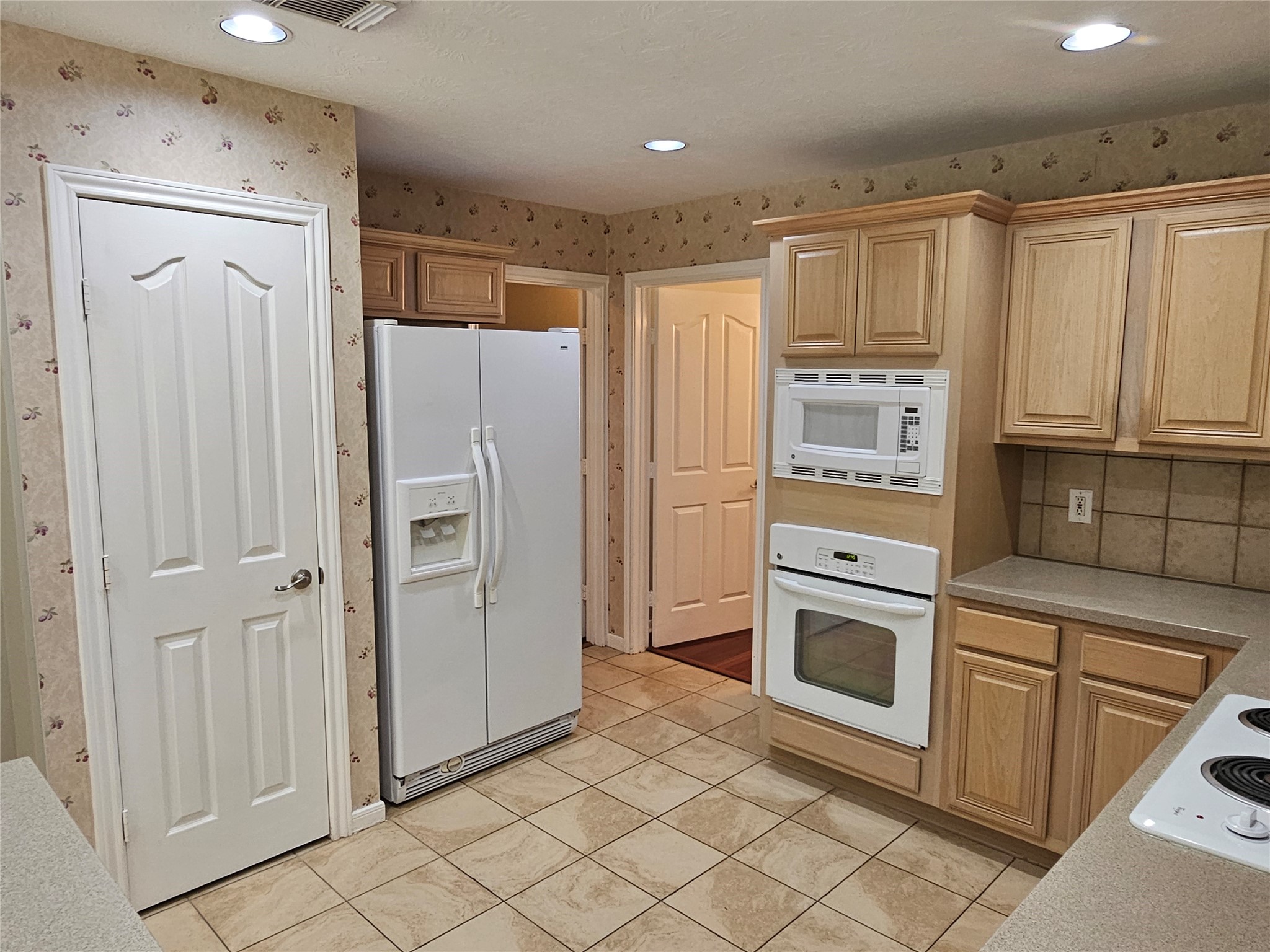 9506 Rustic Gate Road La Porte, TX 77571 - Photo 4 of 16