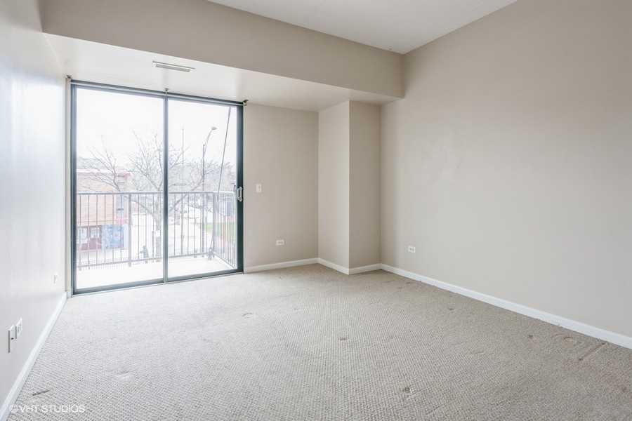 4848 North Sheridan Road, Unit 208 Chicago, IL 60640 - Photo 11 of 15 an empty room with windows and city view