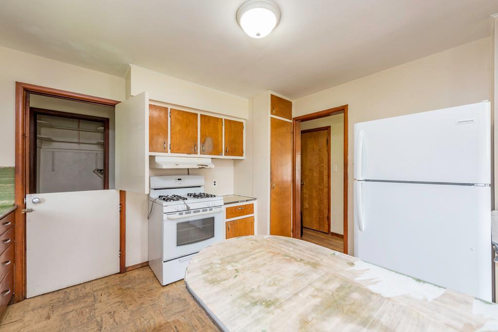 618 North Oplaine Road Waukegan, IL 60085 - Photo 13 of 30 Gallery Image 13