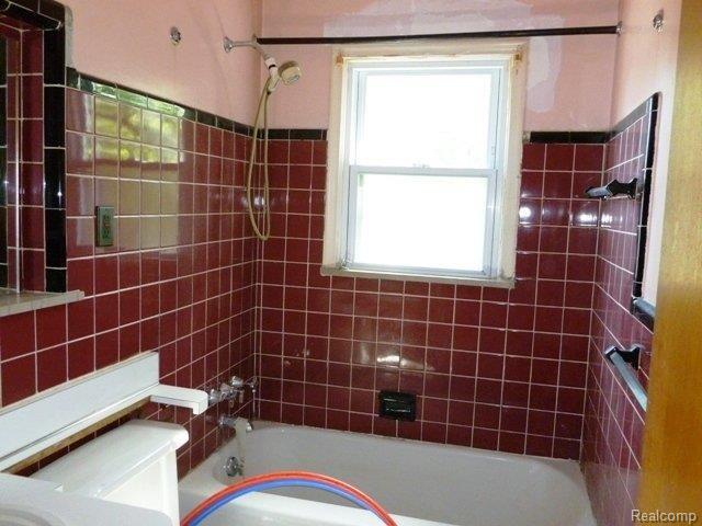 546 Sherbourne Street Inkster, MI 48141 - Photo 10 of 22 261-632980_Bathroom.JPG