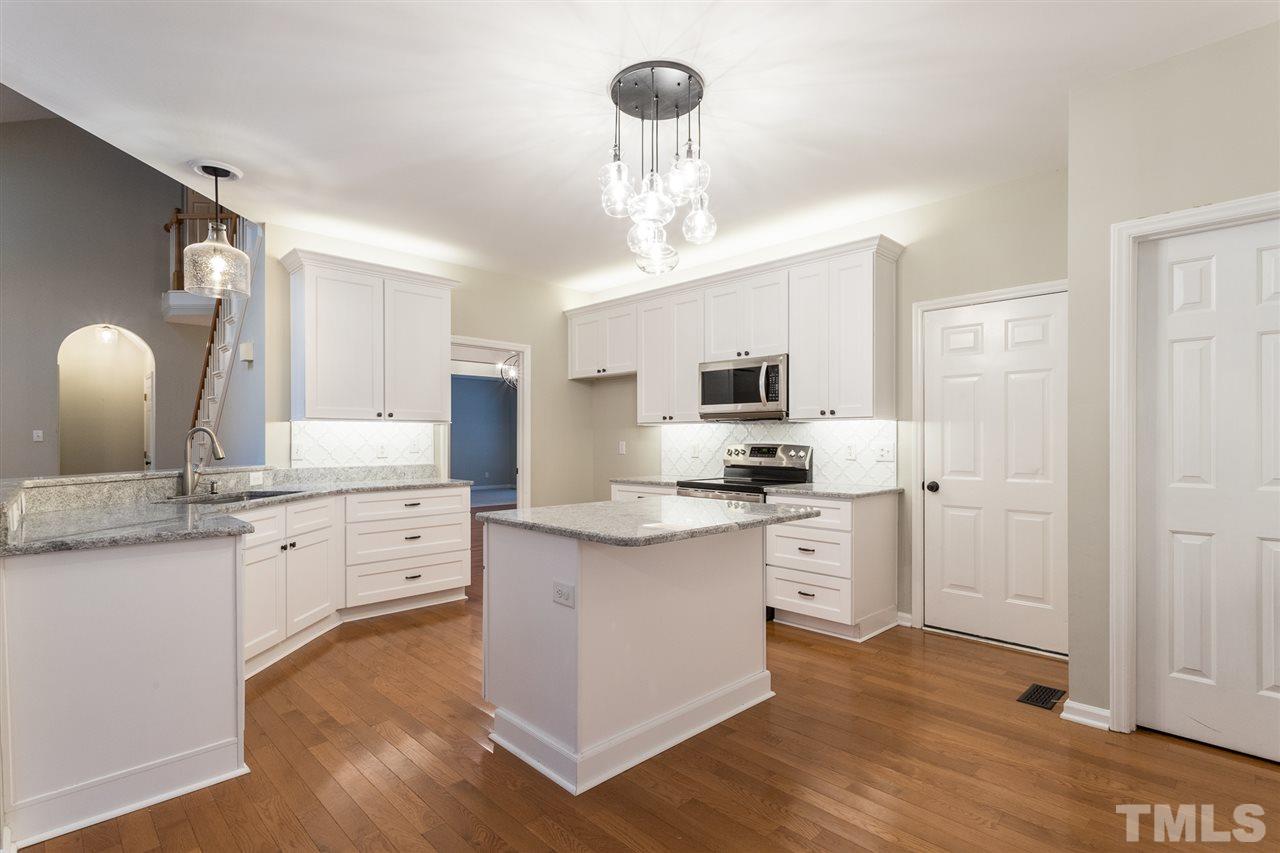 5216 Fairmead Circle Raleigh, NC 27613 - Photo 4 of 27