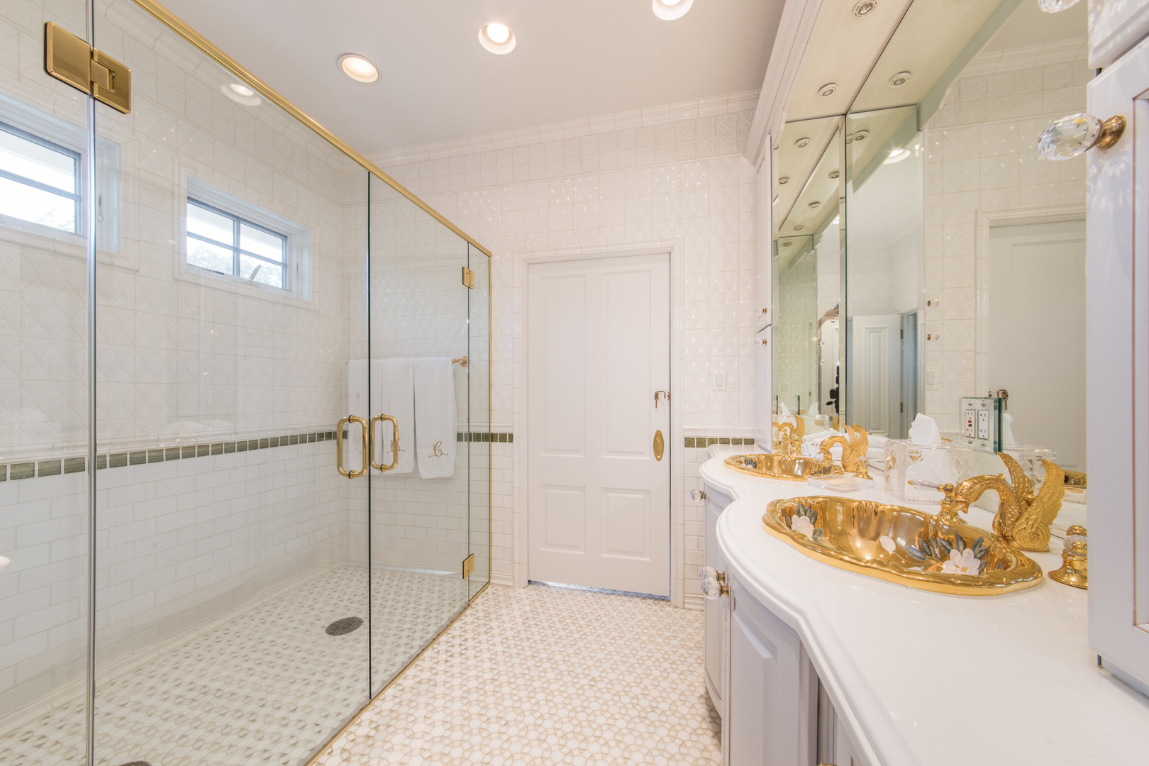 201 Scottswood Road Riverside, IL 60546 - Photo 45 of 75 a bathroom with a tub sink shower and mirror