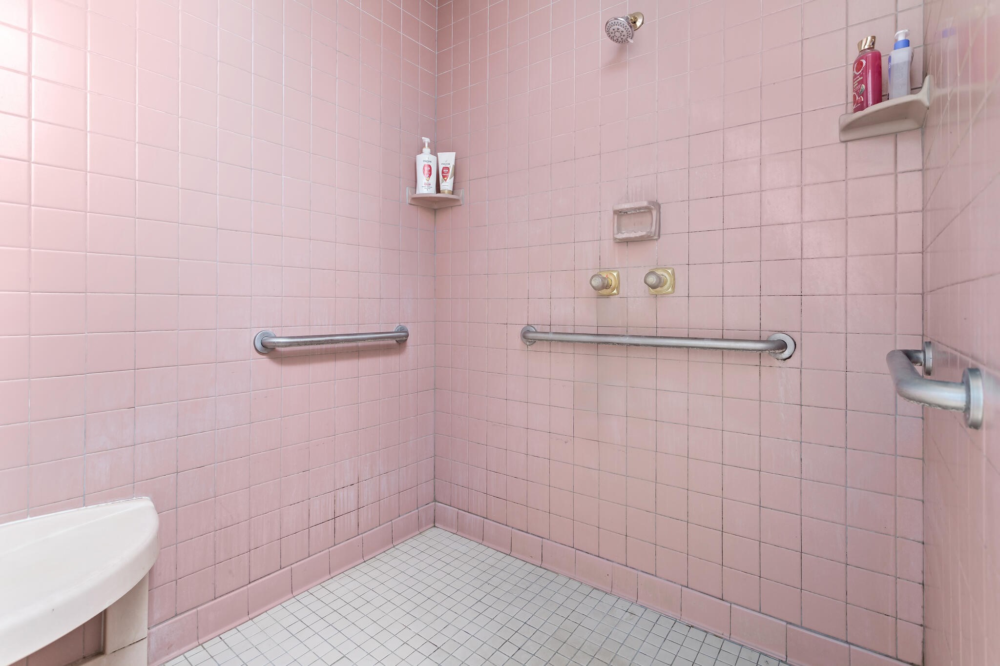 134 Sherwood Trail Silsbee, TX 77656 - Photo 21 of 41 a bathroom with a shower