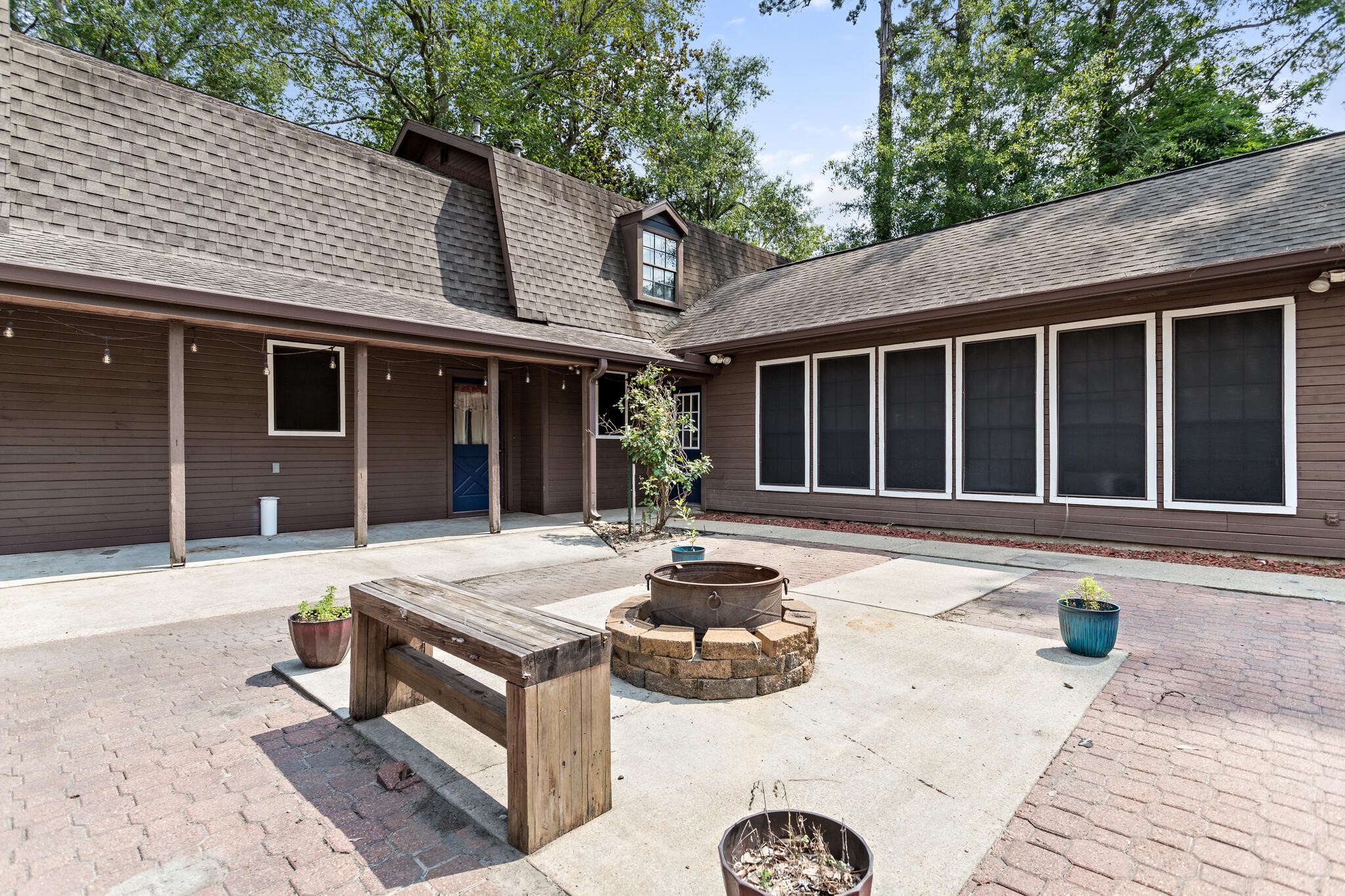 134 Sherwood Trail Silsbee, TX 77656 - Photo 34 of 41 a house with yard in front of it