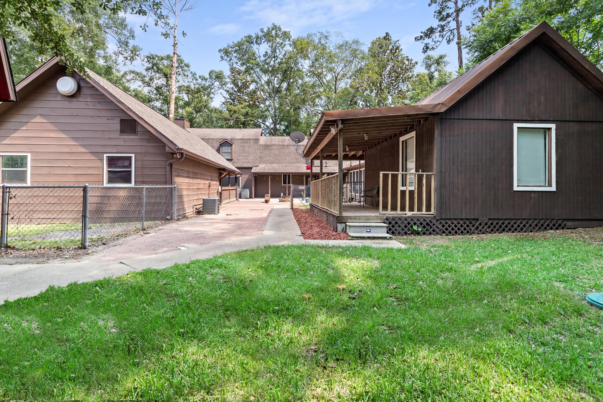 134 Sherwood Trail Silsbee, TX 77656 - Photo 35 of 41 a backyard of a house with table and chairs
