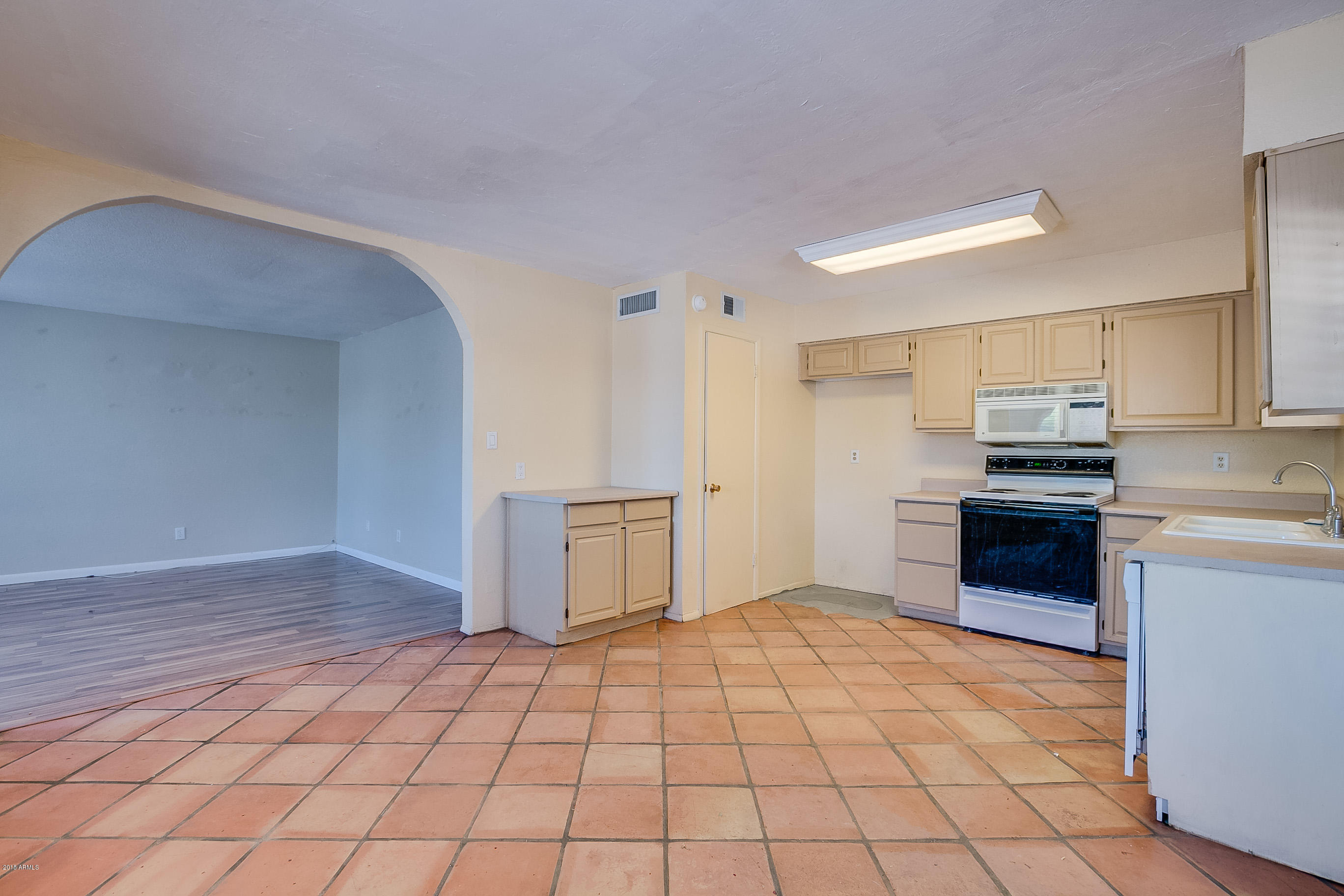 4901 East Coronado Road Phoenix, AZ 85008 - Photo 10 of 33 Kitchen