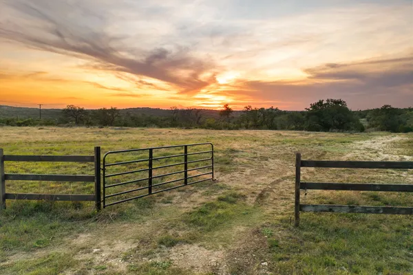 $1,175,000 | 1 Esperanza Trail, Johnson City, TX 78636