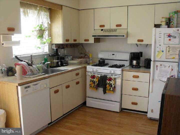 6 Eaves Mill Road Medford, NJ 08055 - Photo 3 of 10