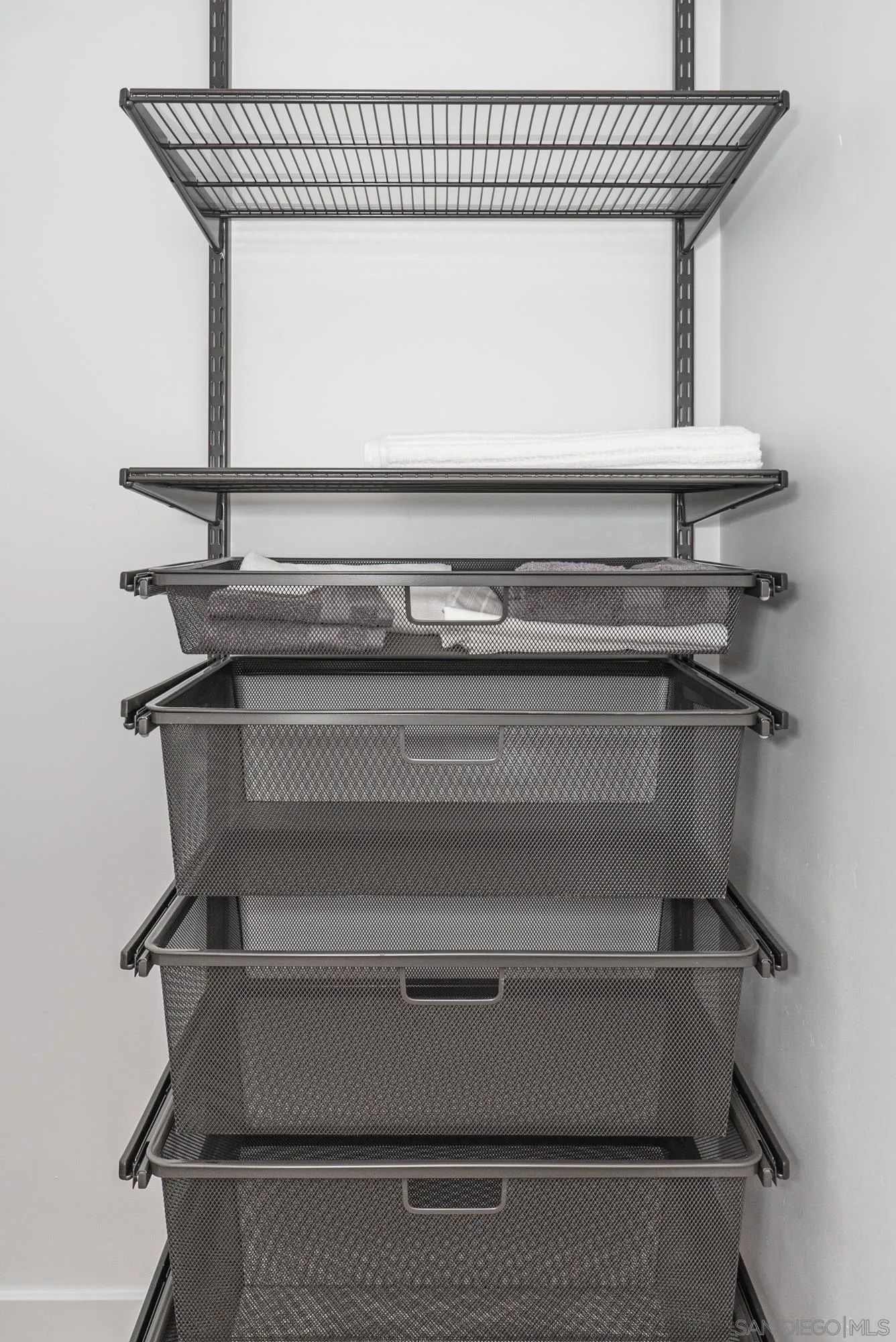 Sierra Madre Rd Spring Valley Spring Valley, CA 91977 - Photo 12 of 19 a close view of closet