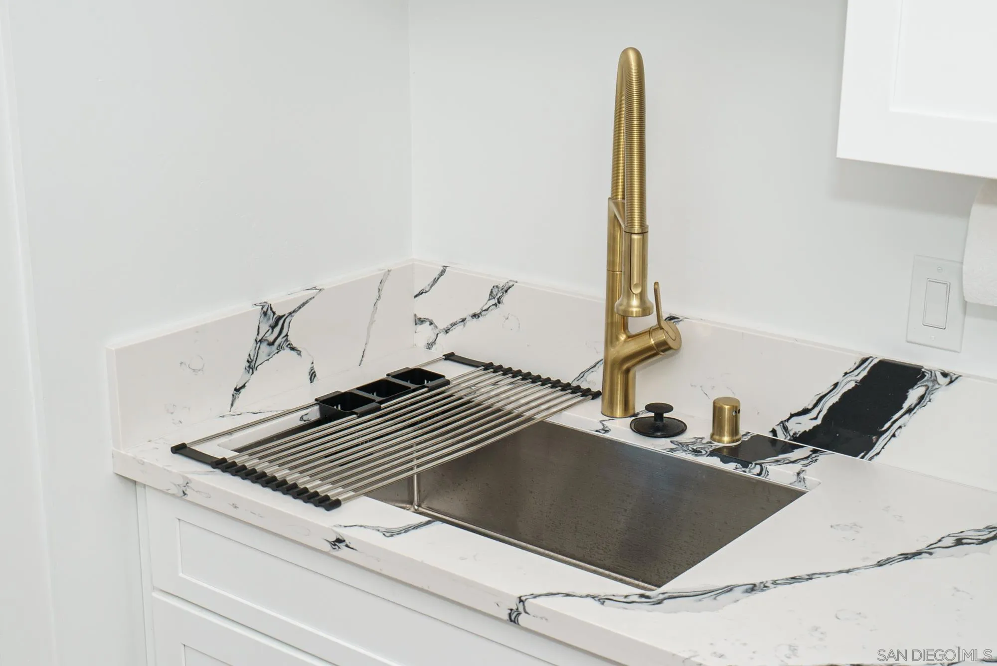 Sierra Madre Rd Spring Valley Spring Valley, CA 91977 - Photo 8 of 19 a close view of a sink a counter and utility room with a sink