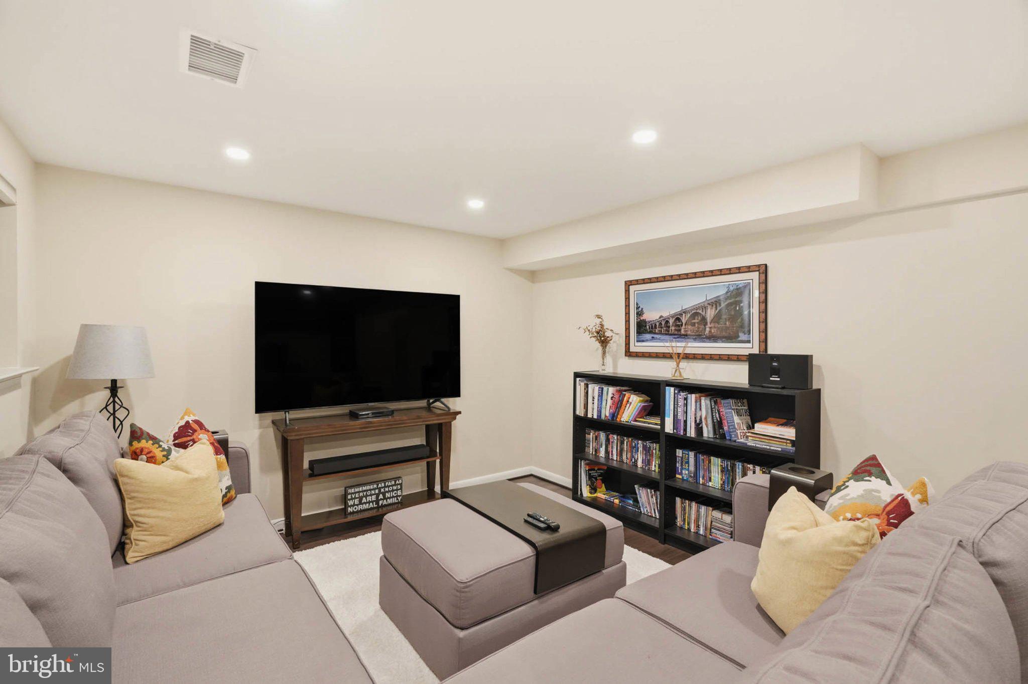 5610 Vantage Point Road Columbia, MD 21044 - Photo 24 of 28 Cozy entertainment nook for relaxation.