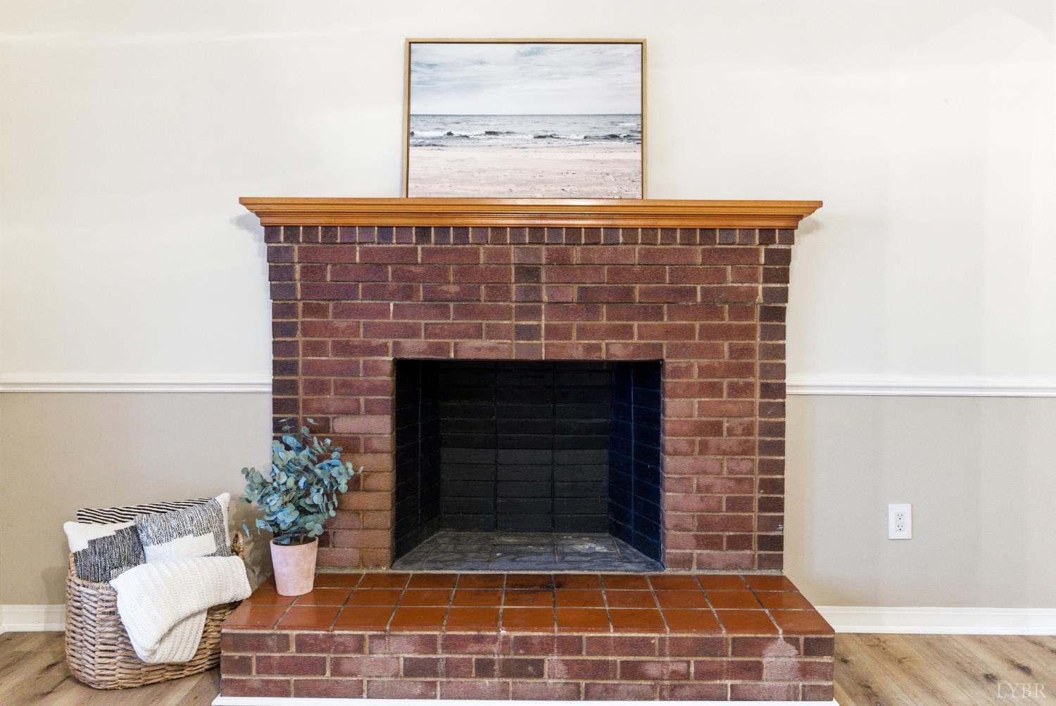 7092 Stage Coach Road Nathalie, VA 24577 - Photo 9 of 57 a living room with furniture