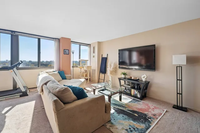 $37,500 | 4800 South Lake Park Avenue, Unit 1612, Chicago, IL 60615