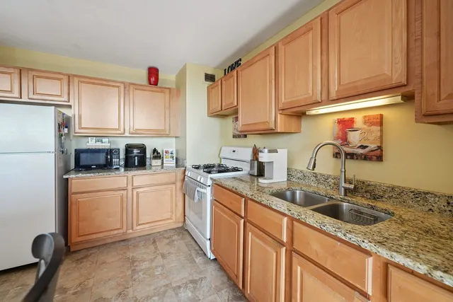 $37,500 | 4800 South Lake Park Avenue, Unit 1612, Chicago, IL 60615