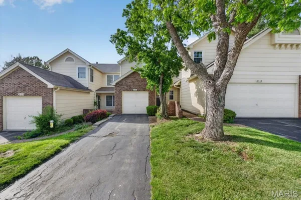 $229,900 | 3120 Autumn Trace Drive, Maryland Heights, MO 63043