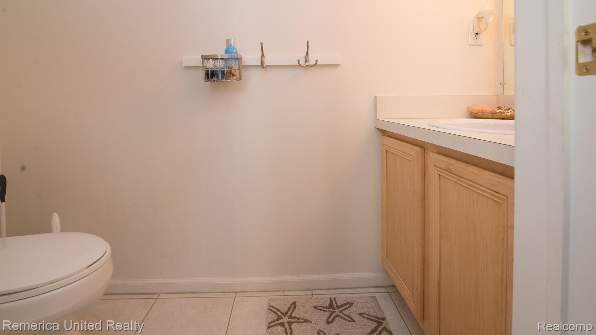 104 West Road Trenton, MI 48183 - Photo 33 of 43 032_34.jpg